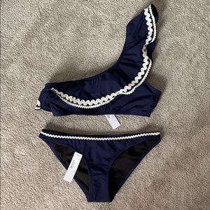 One-shoulder bikini top and Bottom with rickrack